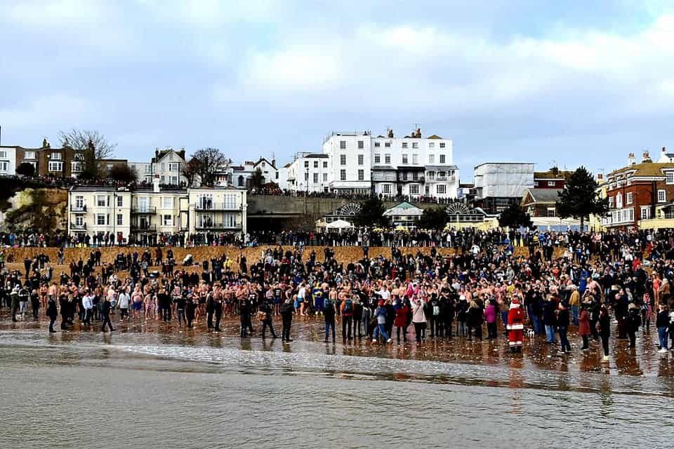 The crowd at the water’s edge, working up to it